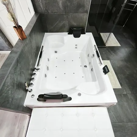 Luxury In - Mountain Views, Pool, Close To Barcelona And The Villa *